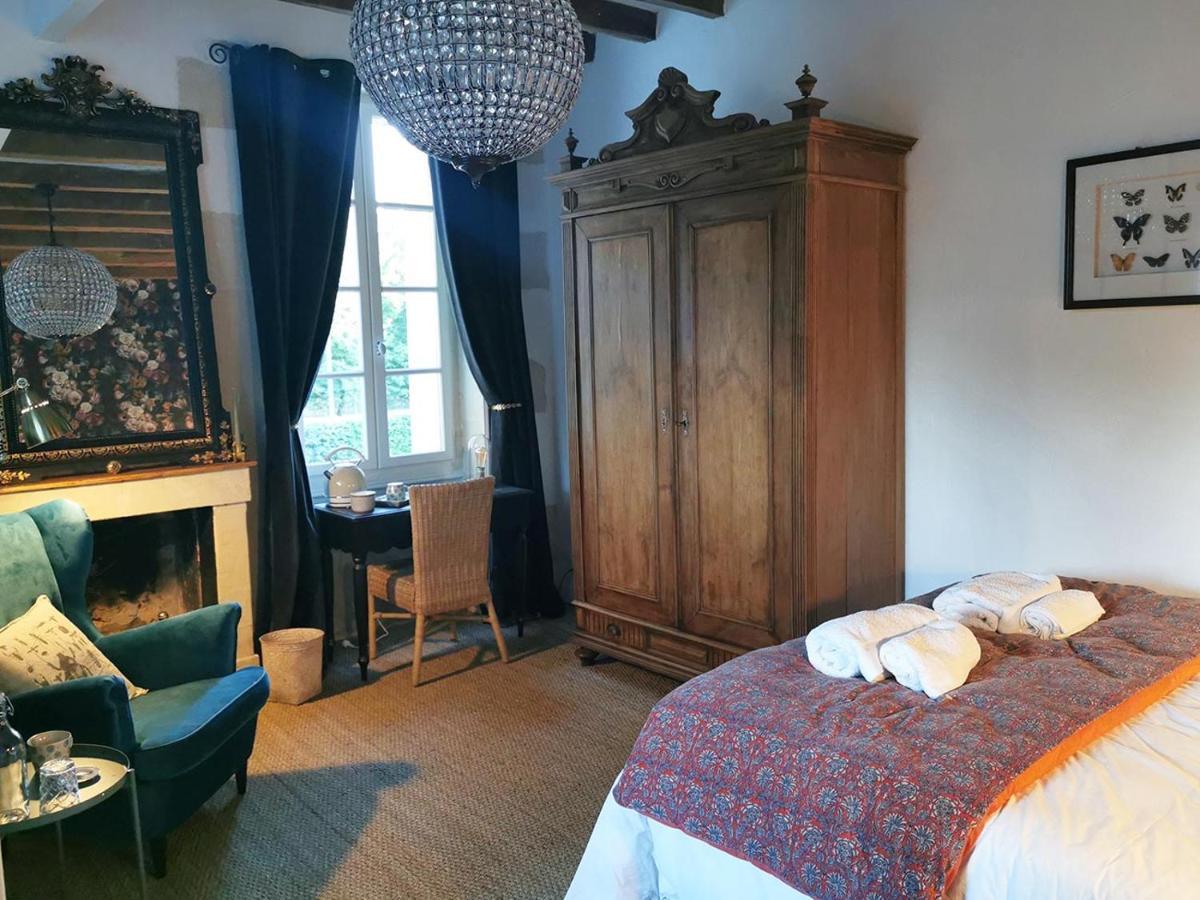 Quatre Chats Sous Un Pin Le Thoureil Esterno foto
