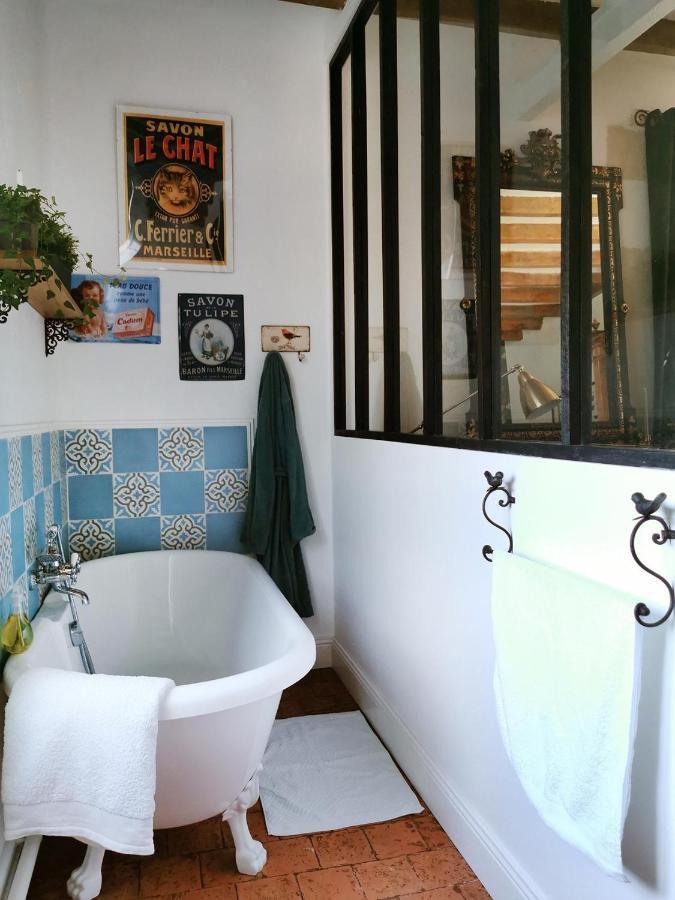 Quatre Chats Sous Un Pin Le Thoureil Esterno foto